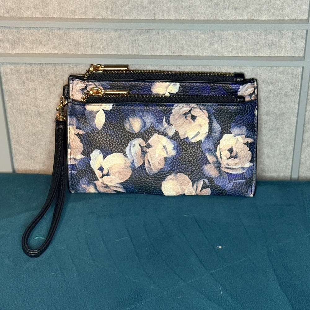 A New Day Blue Floral Multi-Zip Wristlet Clutch – Like New